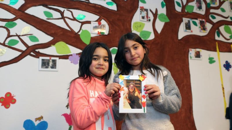 Die Wand des Gemeinschaftsraums im Flüchtlingswohnheim Pophankenweg haben Studierende und Kinder gemeinsam gestaltet. Foto: Markus Hibbeler/Uni Oldenburg